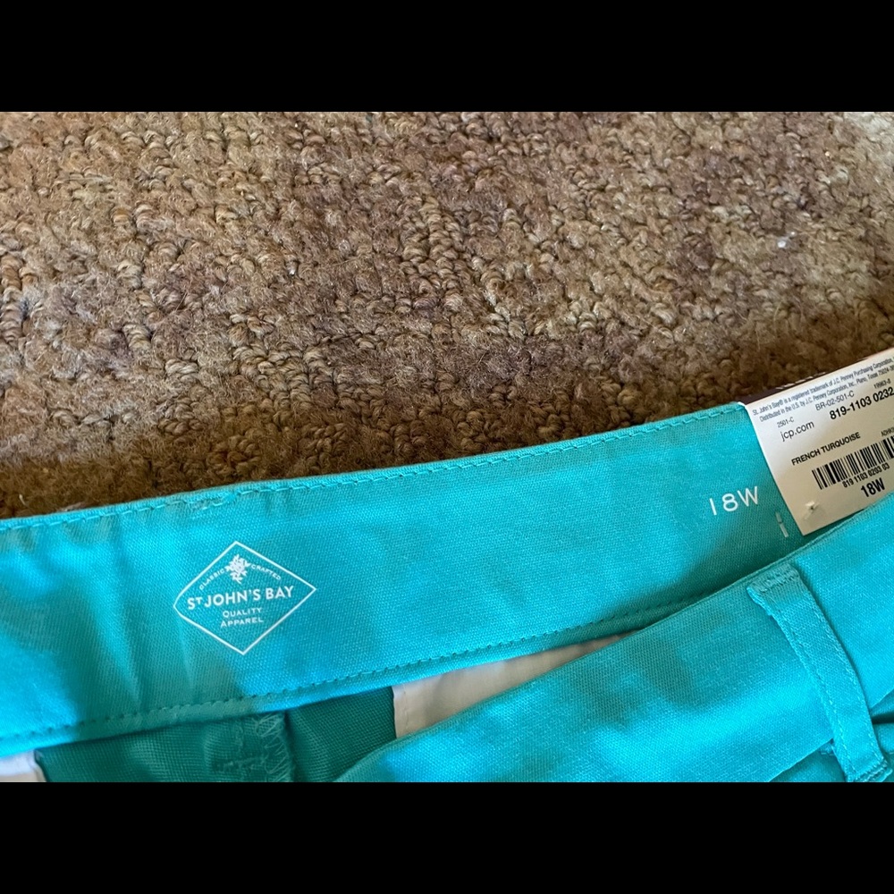 Capris. - Picture 3 of 5
